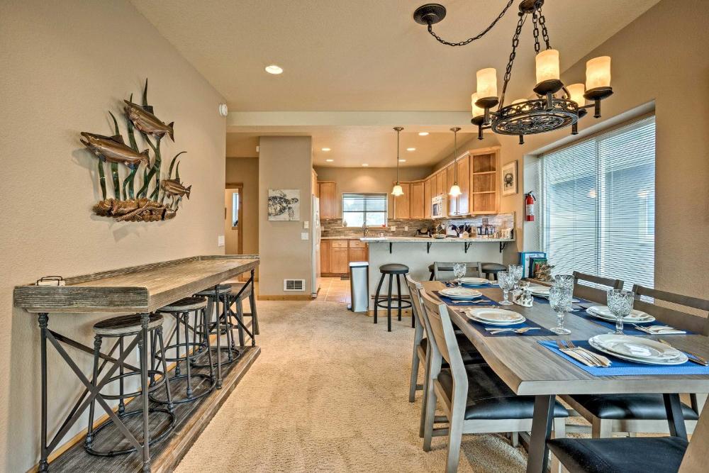 Gold Beach Townhome with Ocean Views and Sunroom!